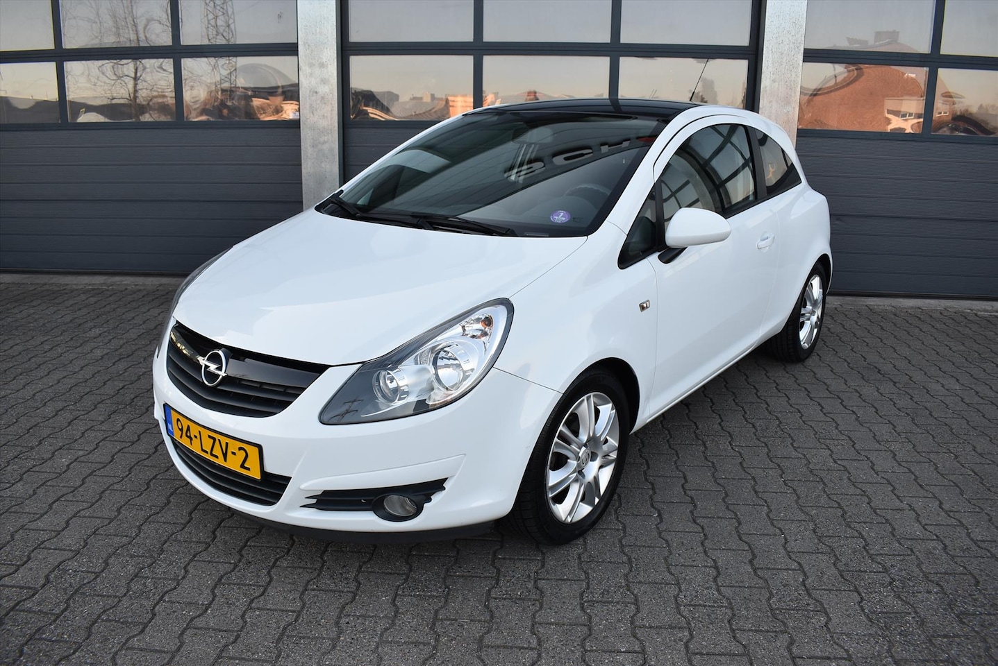 Opel Corsa - 1.4-16V Color Edition 1.4 16V 100pk 3-drs Color Edition - AutoWereld.nl