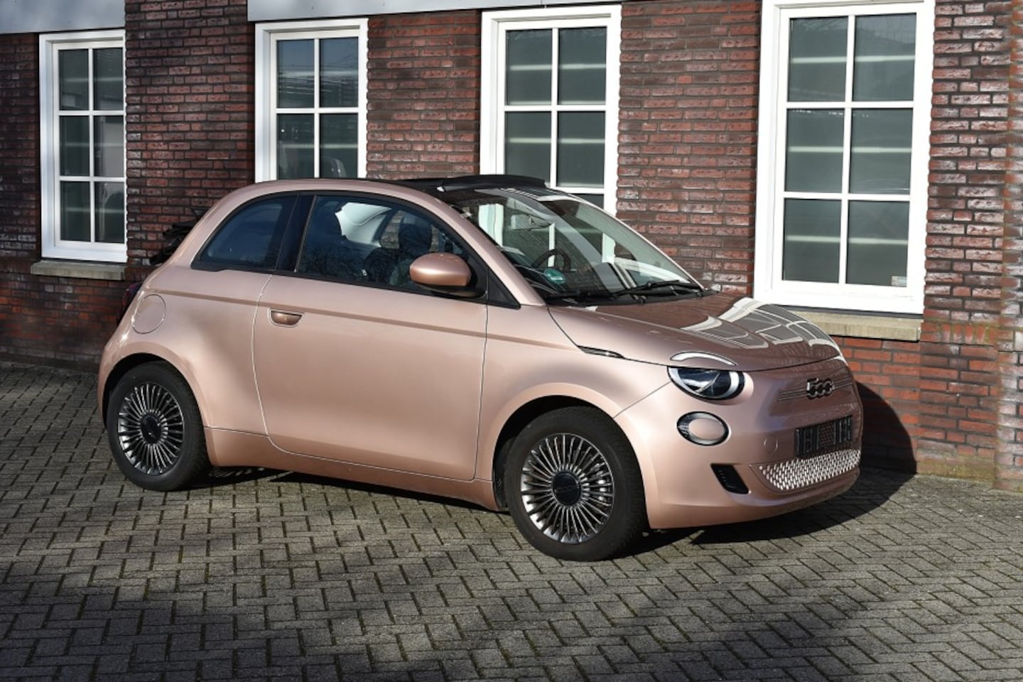 Fiat 500 - 500e Cabrio Icon 42kwh - AutoWereld.nl