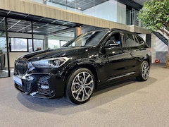 BMW X1 - xDrive25e High Executive M-Sport | Panorama | Camera | Trekhaak | HUD | 19"