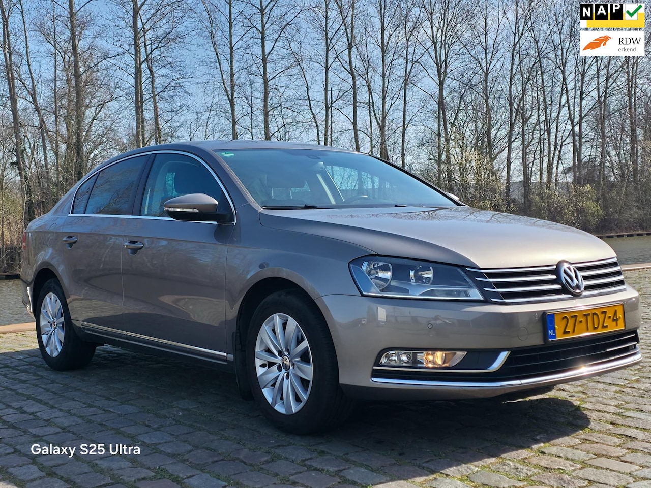 Volkswagen Passat - 1.4 TSI Comfortline BlueMotion Start stop zeer mooi auto cruis control navigatie lage km o - AutoWereld.nl