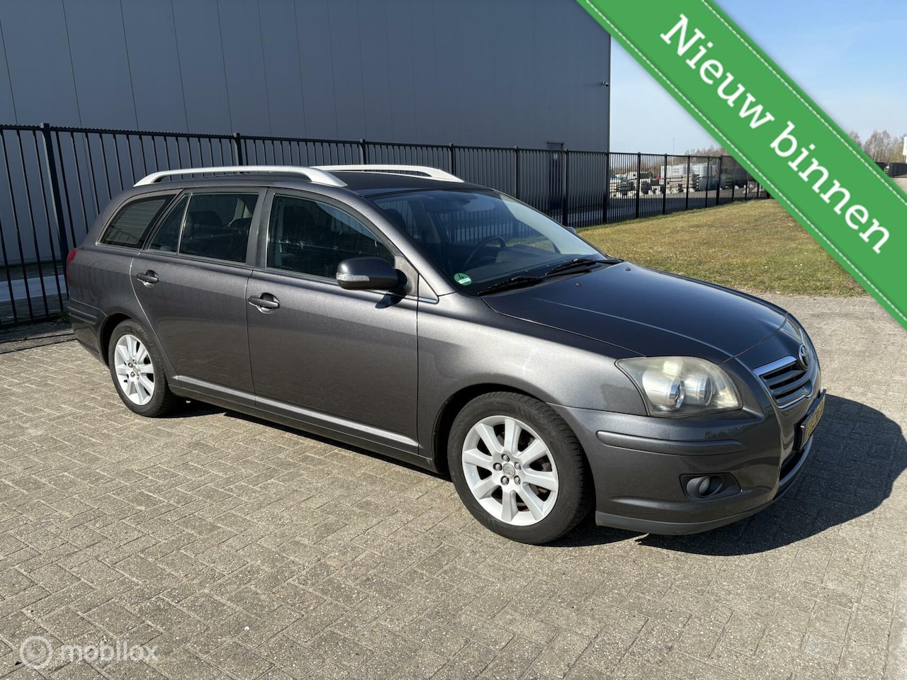 Toyota Avensis Wagon - 1.8 VVTi Luna Business 1.8 VVTi Luna Business - AutoWereld.nl