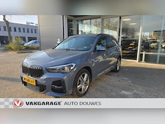 BMW X1 - SDrive18i High Executive | Automaat | Leder | Adaptive Cruise | Camera