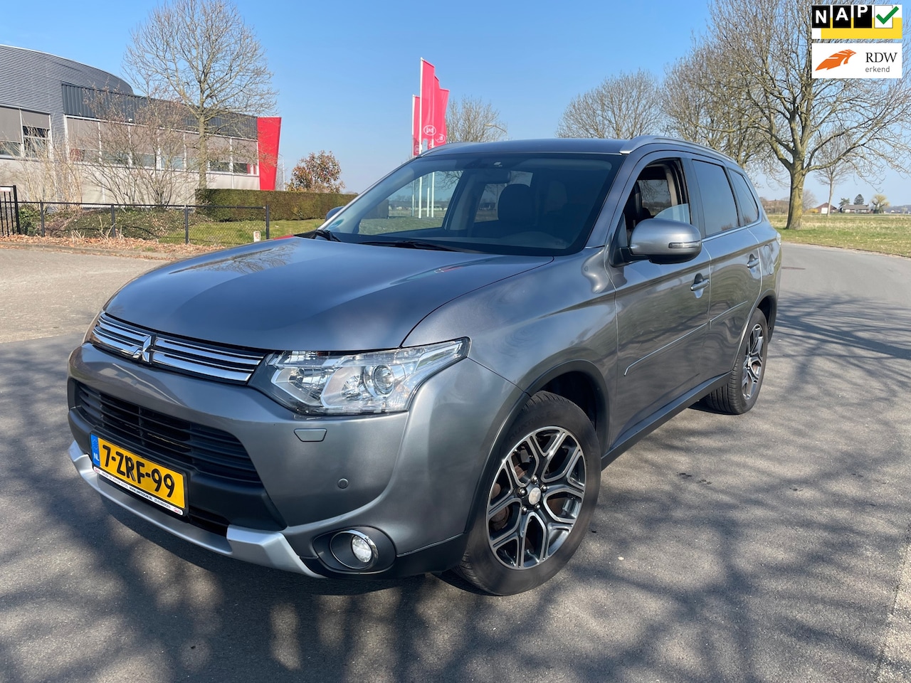 Mitsubishi Outlander - 2.0 PHEV Executive Edition X-Line NAP/CLIMA/CAMERA/NAVI - AutoWereld.nl