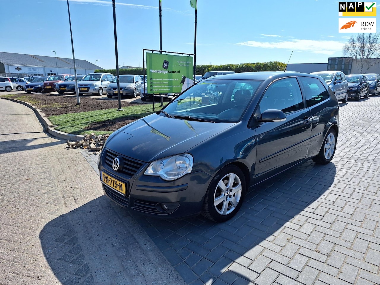 Volkswagen Polo - 1.2 Trendline / Sportieve auto / APK t/m september 2025 - AutoWereld.nl