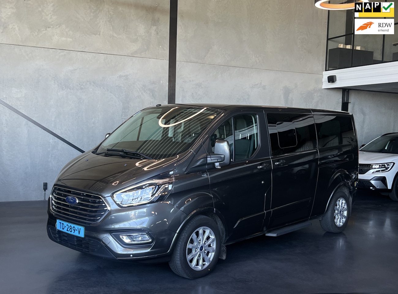 Ford Transit Custom Tourneo - 310 2.0 TDCI 170PK L2H1, 8P, Luchtvering - AutoWereld.nl