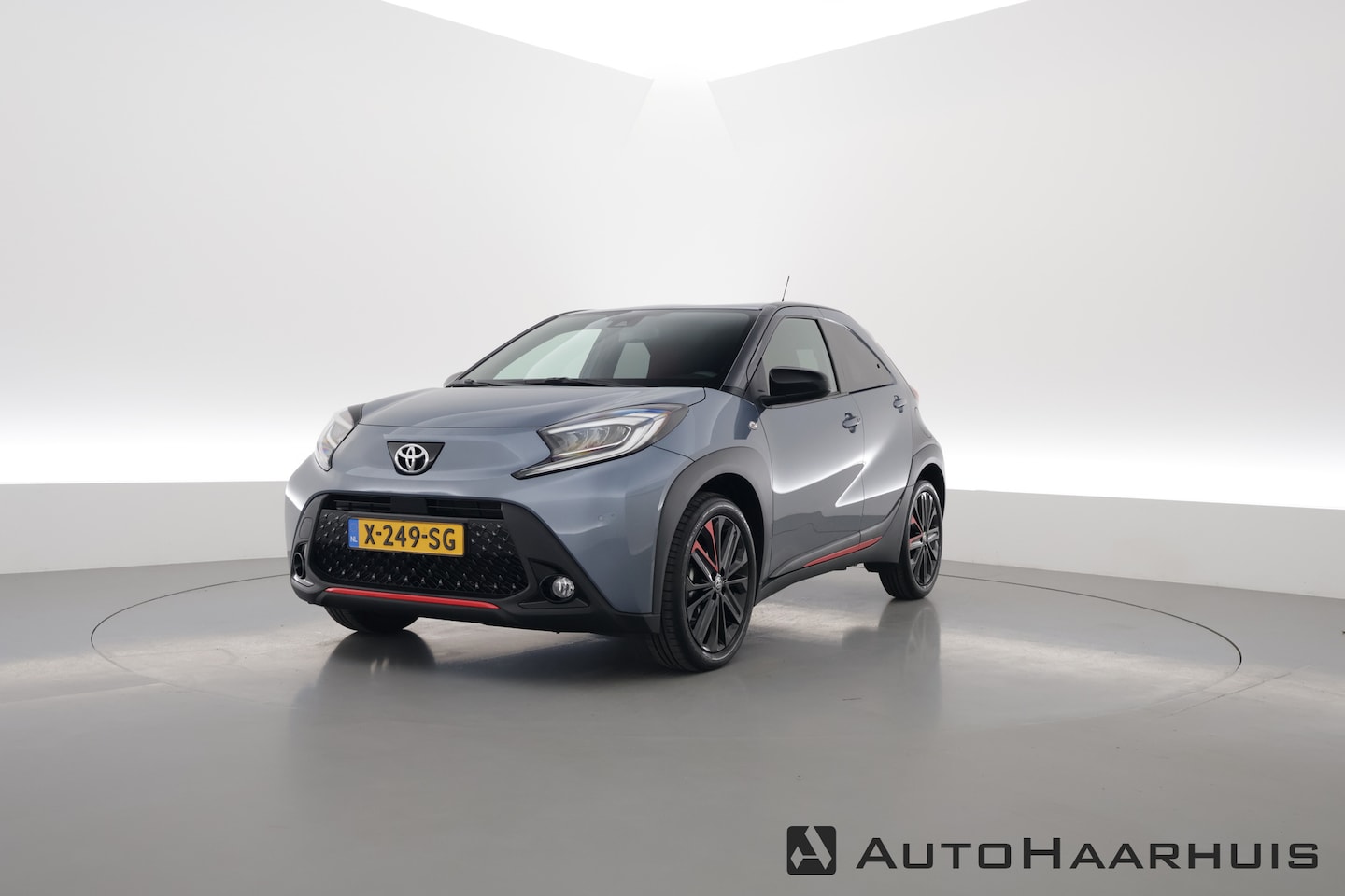 Toyota Aygo X - 1.0 VVT-i S-CVT Undercover | Navi | Camera | Stoelver. | PDC V+A | DAB - AutoWereld.nl