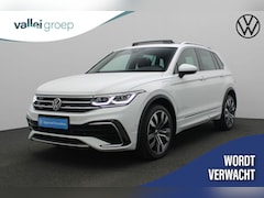 Volkswagen Tiguan - 1.4 TSI 245 pk DSG eHybrid R-Line Business+ | Panoramadak | Trekhaak | Leder | Geheugensto