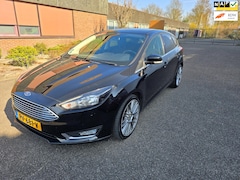 Ford Focus - 1.0 Titanium Airco Boekjes Navi Nap