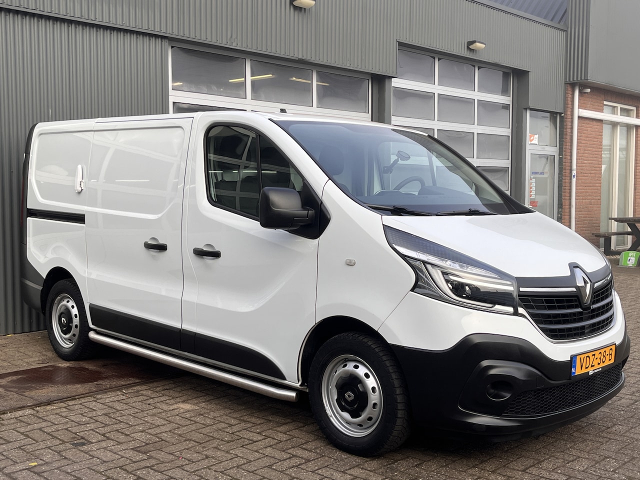 Renault Trafic - 1.6 dCi L1H1 2x Schuifdeur Kastinrichting Airco Cruise controle Kastinrichting 3-Persoons - AutoWereld.nl