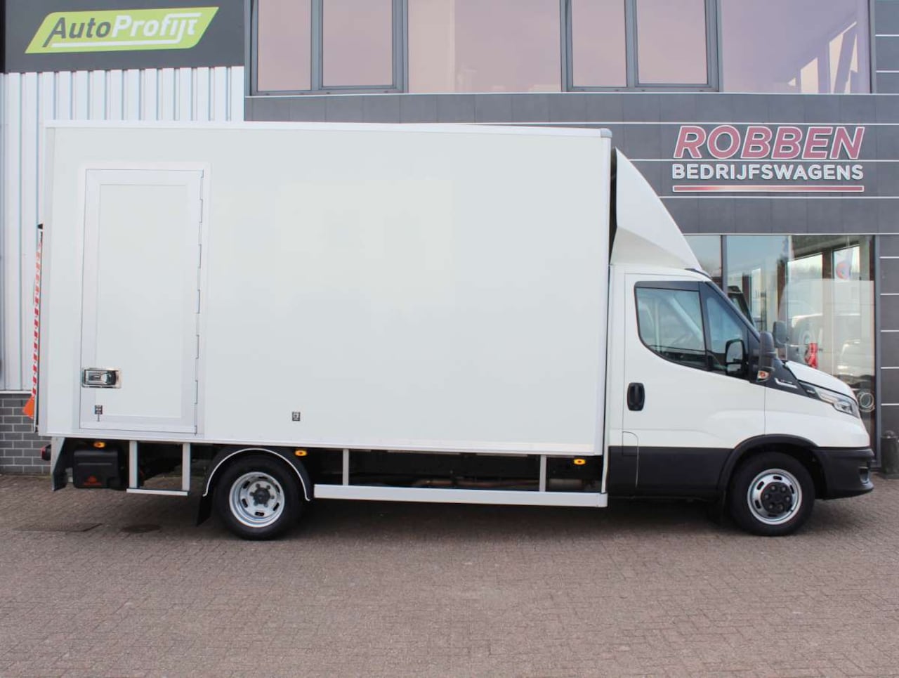 Iveco Daily - 40C18 HA8 Bakwagen 3500/4200kg Aut. Laadklep - AutoWereld.nl