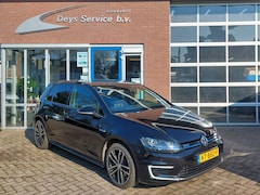 Volkswagen Golf - 1.4 TSI GTE Connected Series