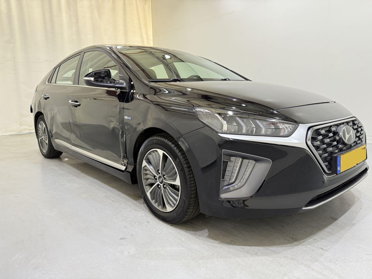 Hyundai IONIQ - 1.6 GDi PHEV Premium 1.6 GDI PHEV Premium - AutoWereld.nl