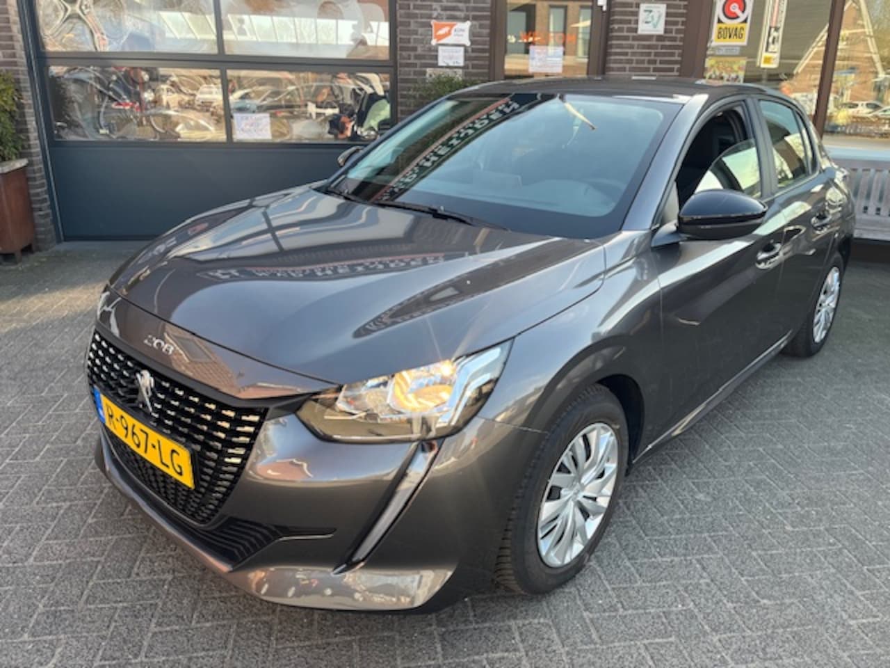 Peugeot 208 - 1.2 PureTech 75pk App-Connect Parkeersensoren - AutoWereld.nl