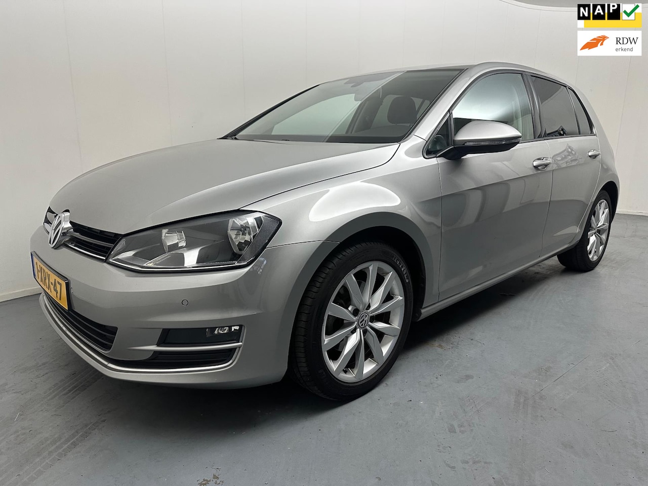 Volkswagen Golf - 1.4 TSI ACT Highline # Automaat # Clima # Pdc # Camera # massage # Lmv - AutoWereld.nl