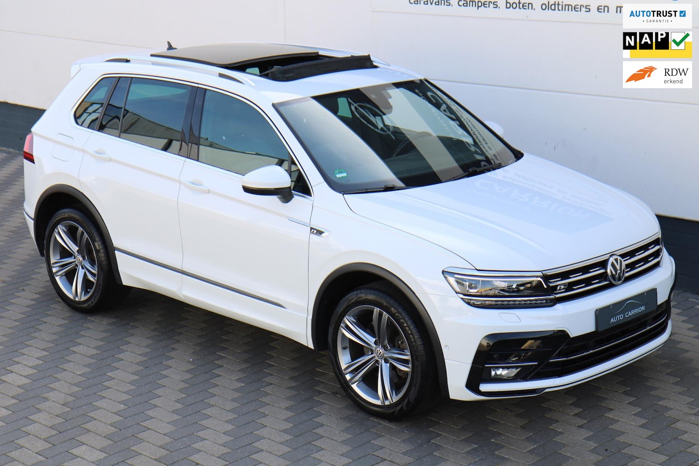 Volkswagen Tiguan - 2.0 TSI 190PK 4Motion R-Line Pano LED HUD !! - AutoWereld.nl