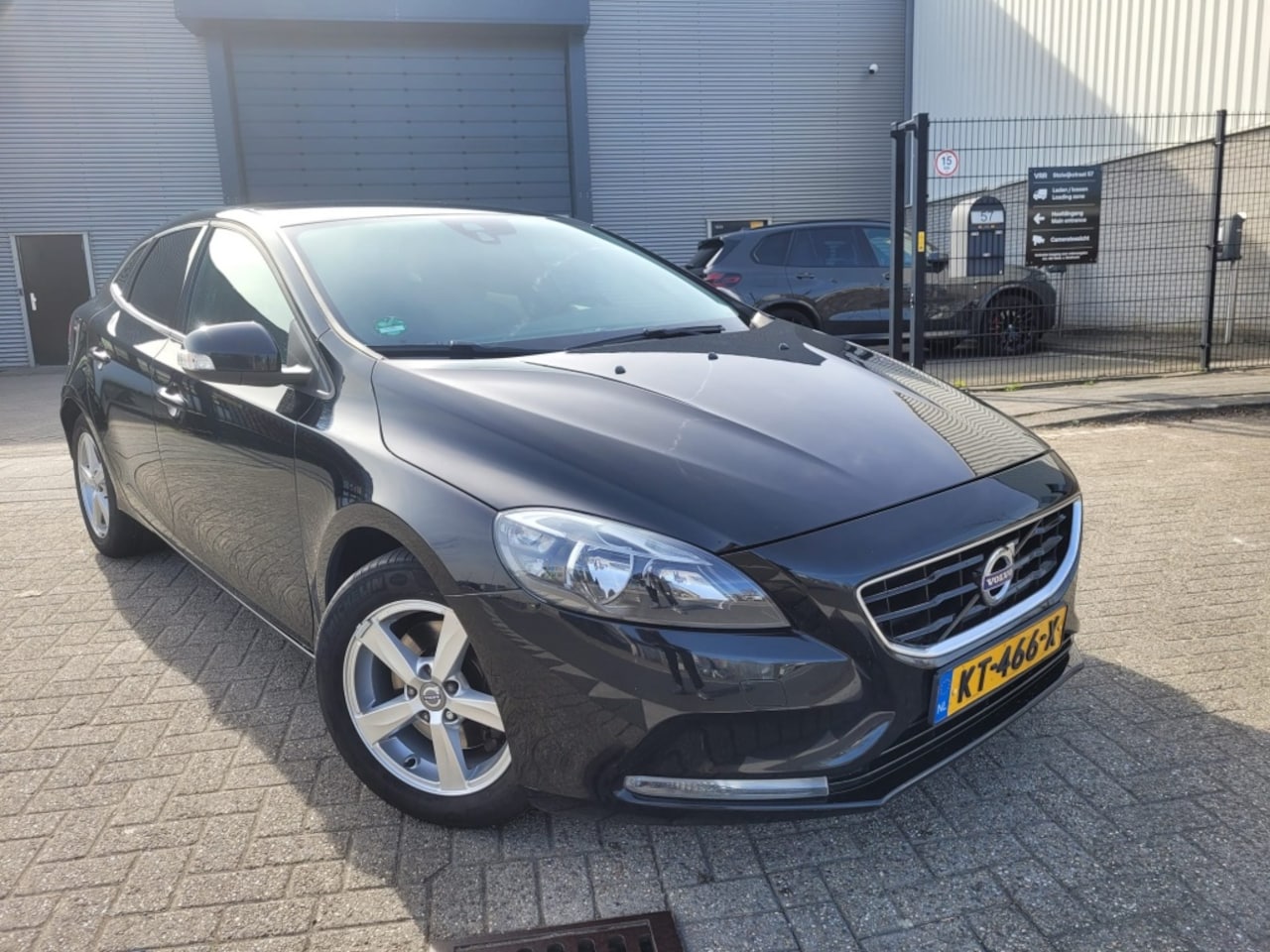 Volvo V40 - 1.6 D2 AUTOMAAT Navigatie|Clima 2013 - AutoWereld.nl