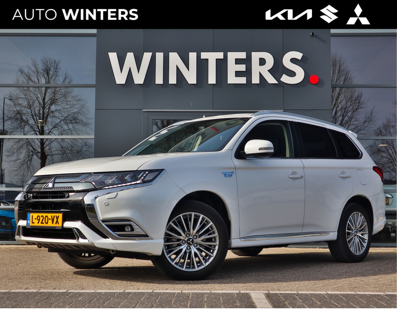 Mitsubishi Outlander - 2.4 PHEV Intense ECC Cr.Control SmartLink-Navi Camera+BT+Stoel-stuurverw. "18 LMV - AutoWereld.nl