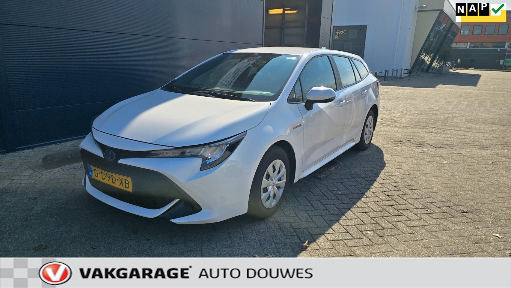 Toyota Corolla Touring Sports - 1.8 Hybrid Comfort | NAP | Automaat | Lage KM's | Keyless | Adaptive Cruise - AutoWereld.nl