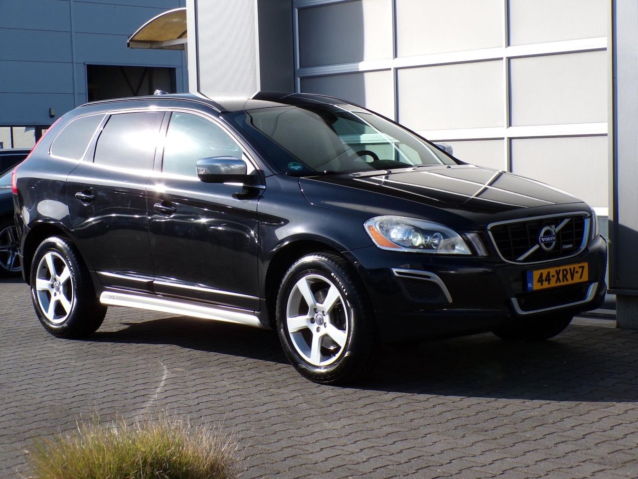 Volvo XC60 - 2.0 D3 Summum R-design/Leer/Stoelverw/Xenon!! - AutoWereld.nl