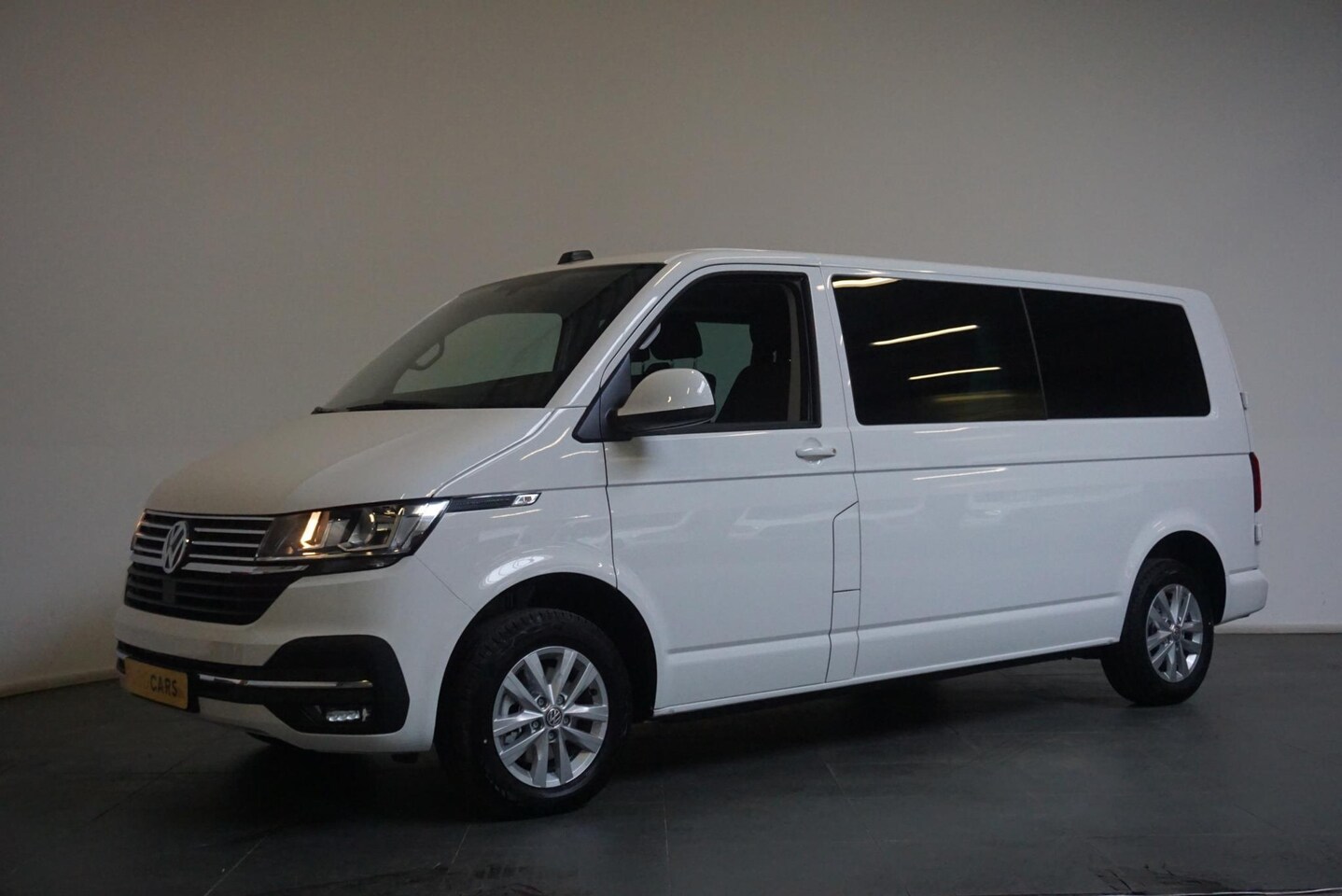 Volkswagen Transporter - 150pk Automaat L2 Dubbele cabine Bulli Apple Carplay Cruise control Camera Airco Euro6 - AutoWereld.nl