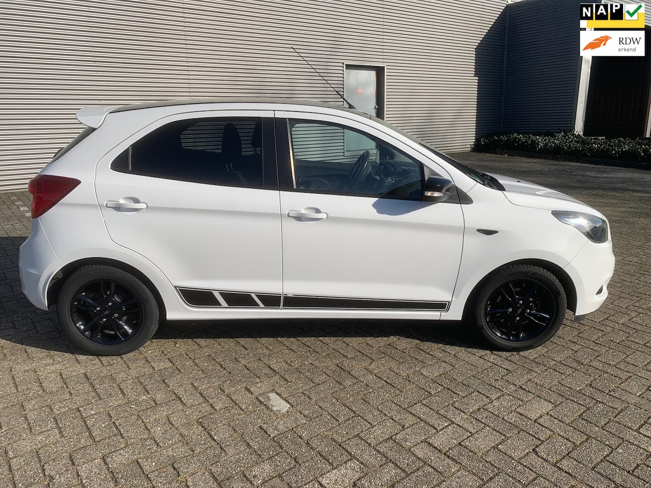 Ford Ka - 1.2 Trend Ultimate Sport LM-velgen zwart dak sportieve auto - AutoWereld.nl