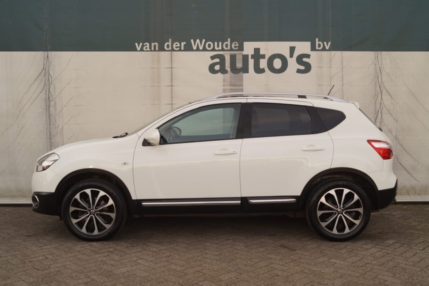 Nissan Qashqai - 2.0 142pk Automaat Connect Edition -LPG-G3-PANO-ECC- - AutoWereld.nl