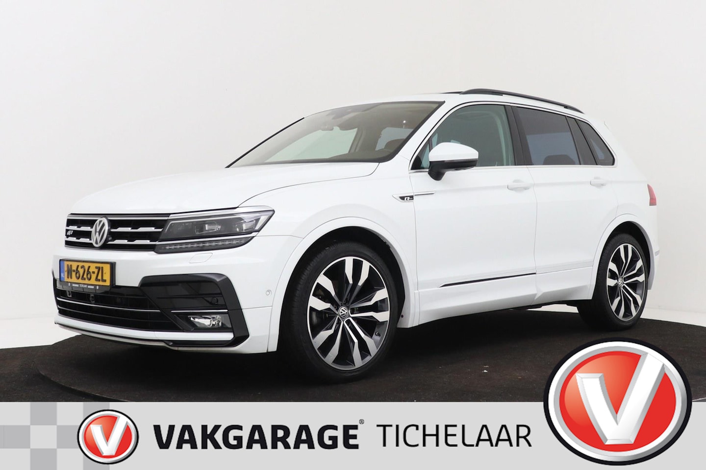 Volkswagen Tiguan - 1.4 TSI ACT R-Line | Uitklap Trekhaak | Panoramadak | Elek. Stoelverstelling | 360 Camera - AutoWereld.nl