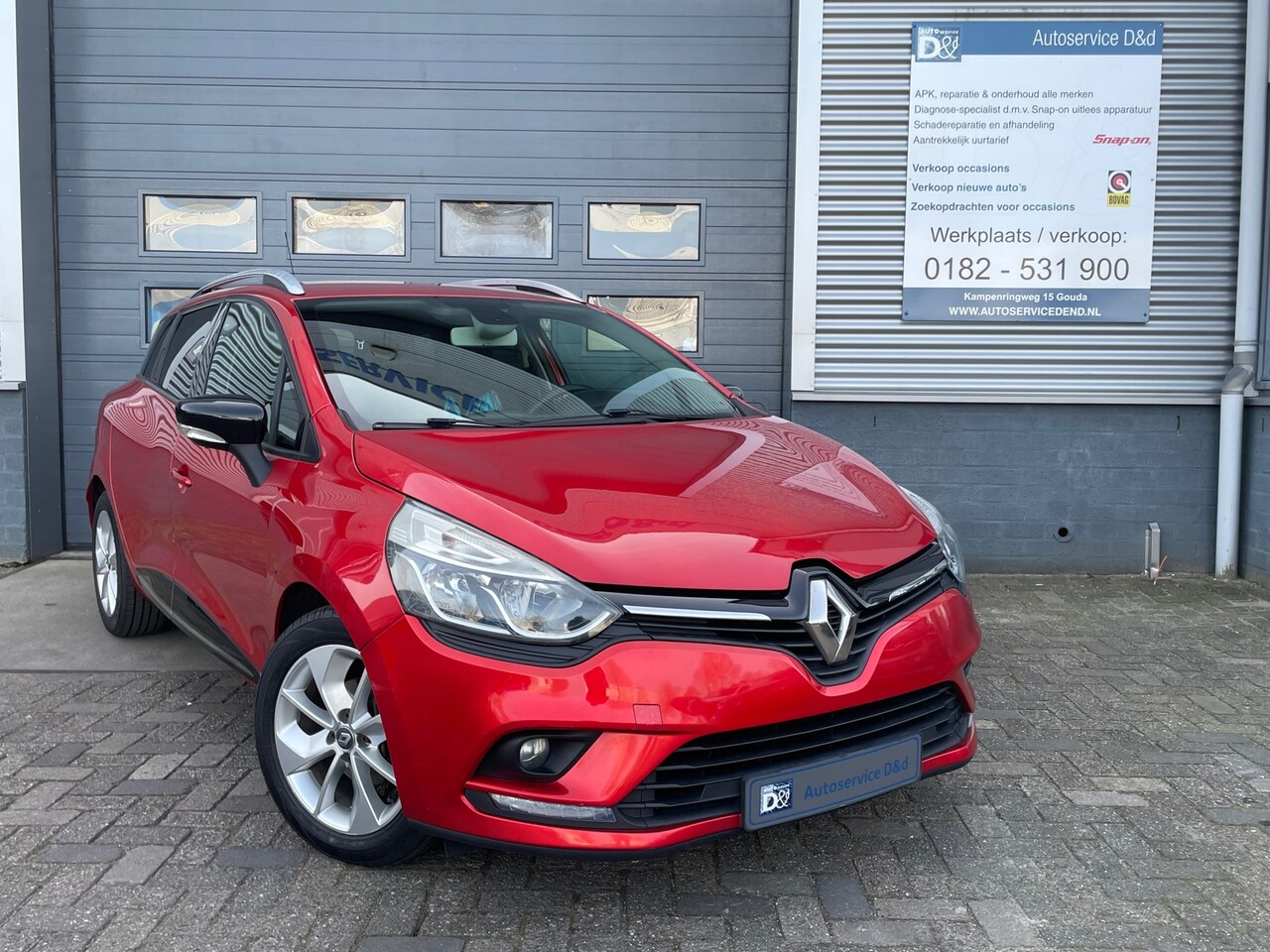 Renault Clio Estate - 0.9 TCe Limited |2017|Cruise|PDC|Trekhaak| - AutoWereld.nl