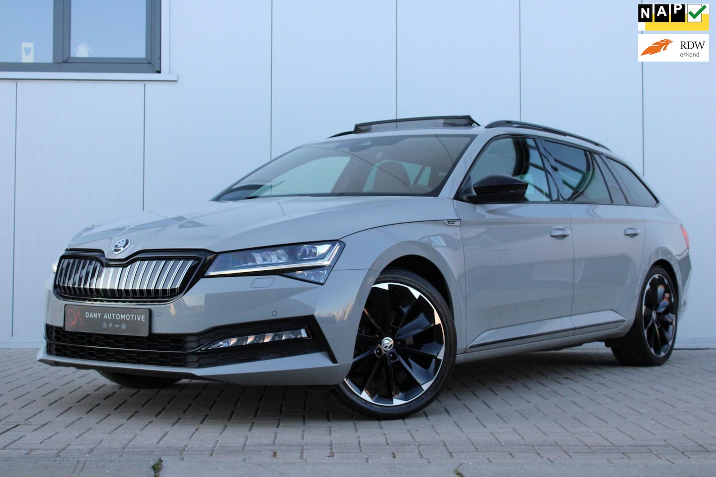 Skoda Superb Combi - 1.4 TSI iV Sportline PANO I CARPLAY I VIRTUAL I KEYLESS I MEMORY I SFEER VERL. I ADAPTIEVE - AutoWereld.nl