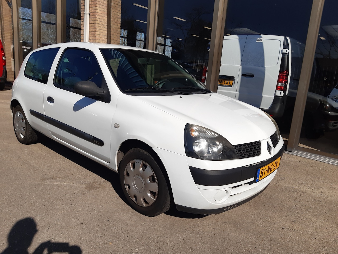 Renault Clio - 1.2-16V Authentique 1.2-16V Authentique - AutoWereld.nl