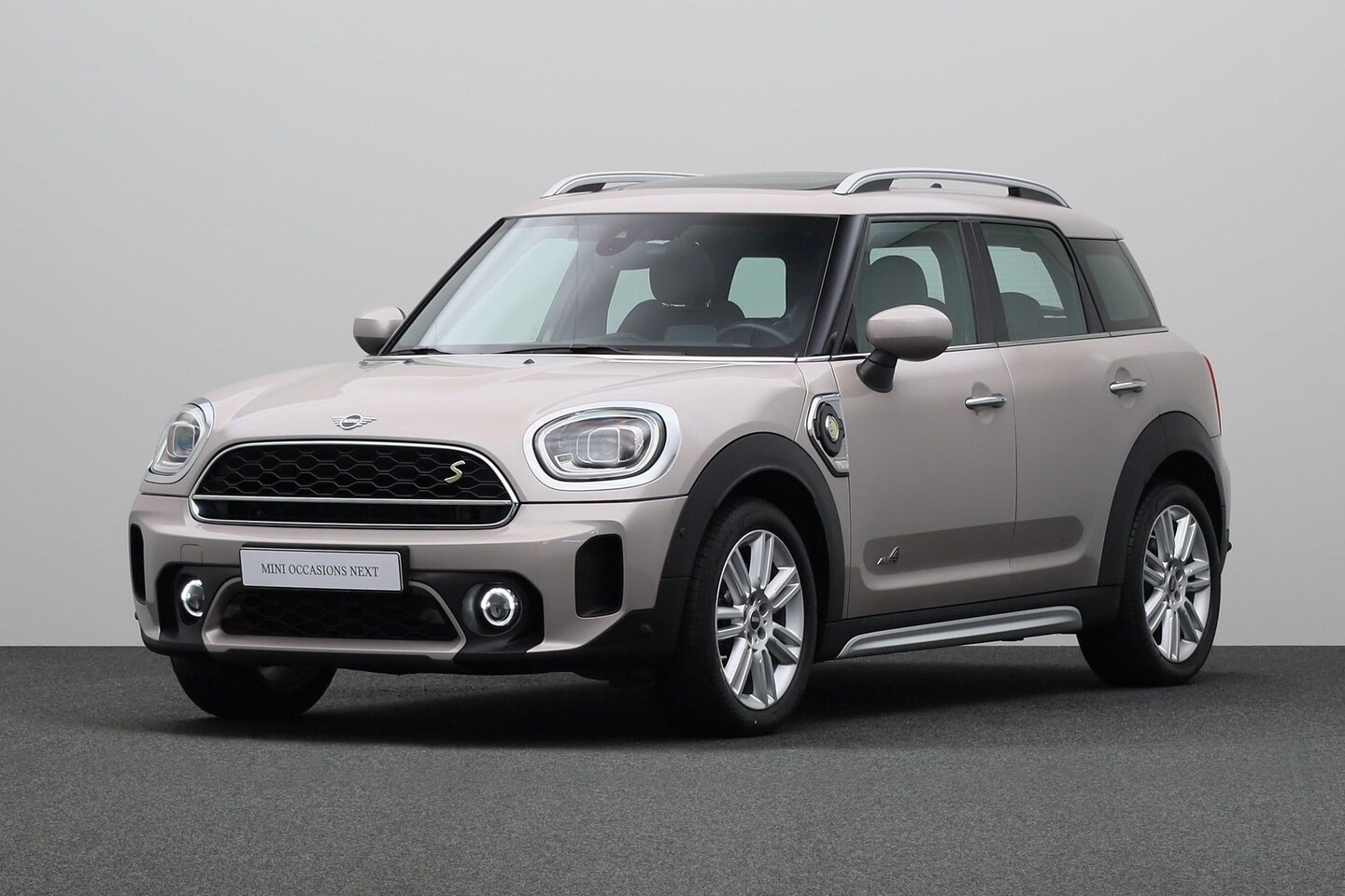 MINI Countryman - Mini 2.0 Cooper SE ALL4 | Panoramadak | Stoelverwarming | Head-Up Display | Comfort Access - AutoWereld.nl