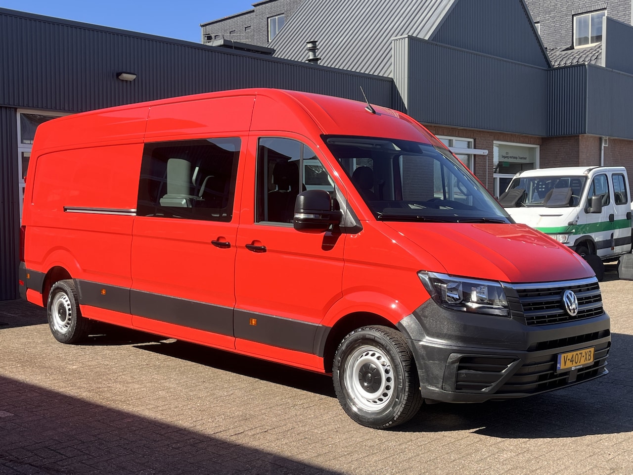 Volkswagen Crafter - 35 2.0 TDI L4H3 DC Airco Cruise controle Trekhaak 3500kg trekgewicht 5-Persoons Maxi Euro - AutoWereld.nl