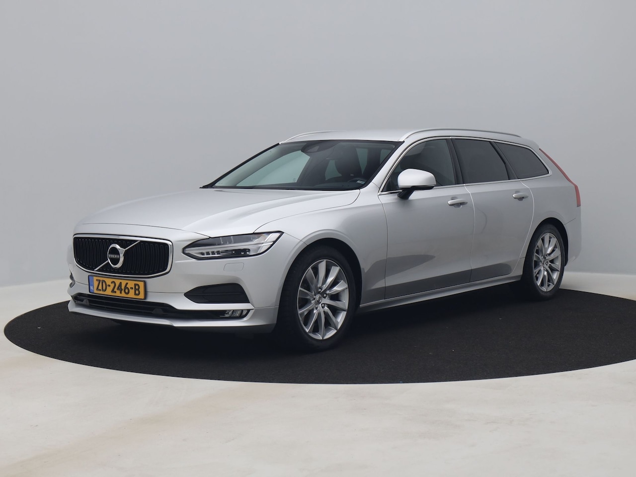 Volvo V90 - 2.0 T4 Momentum | ADAPTIVE | MEMORY | STOEL- EN STUURVERW. - AutoWereld.nl