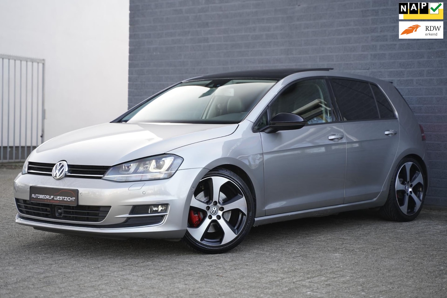 Volkswagen Golf - 1.4 TSI ACT Highline 140pk Leder Panoramadak - AutoWereld.nl