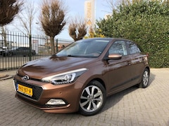 Hyundai i20 - 1.4, 100PK, 6 versn., Clima, Cruise Control, Panoramadak, Parkeersensoren, Privacy Glas, L