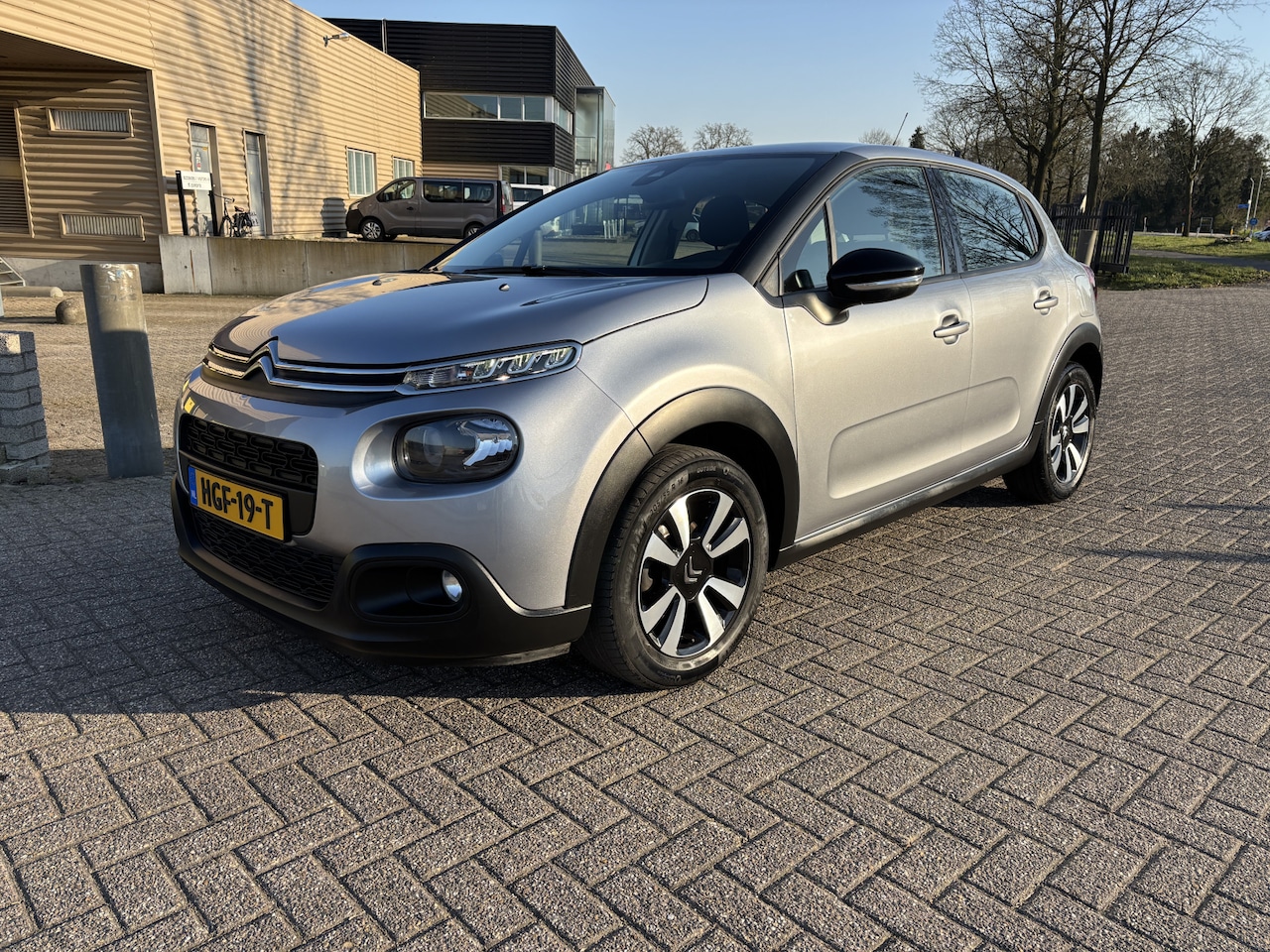 Citroën C3 - 1.2 PureTech Shine AUTOMAAT [ Fm navi,camera,ecc,cruise,17``lmv ] - AutoWereld.nl