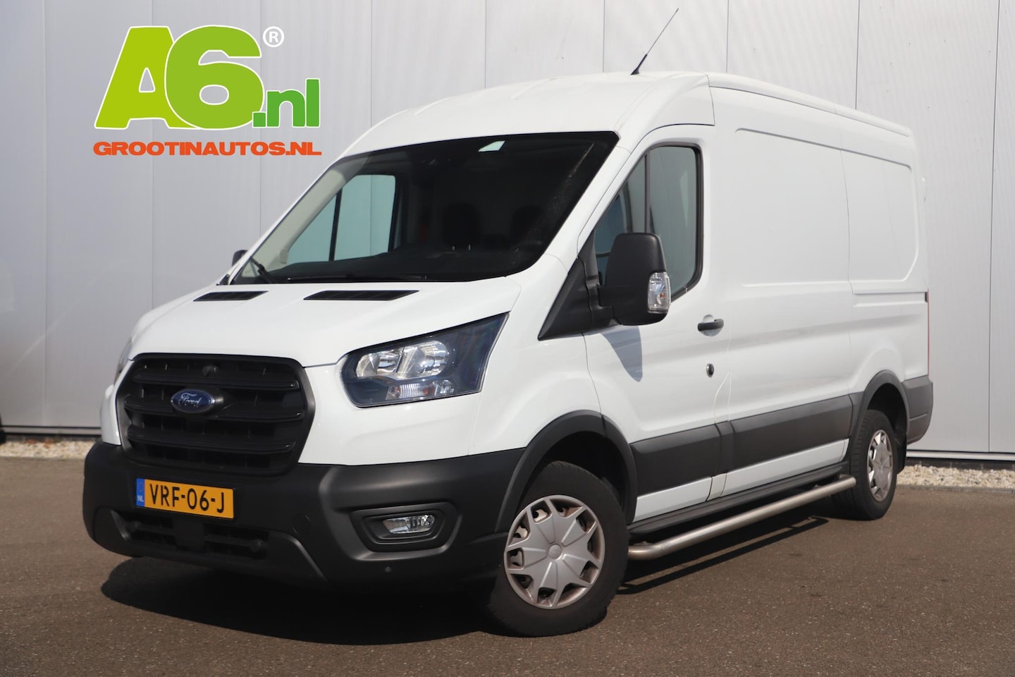 Ford Transit - 290 2.0 TDCI L2H2 Trend 3 Persoosn Trekhaak Airco Cruise Radio Bluetooth Lane Assist - AutoWereld.nl