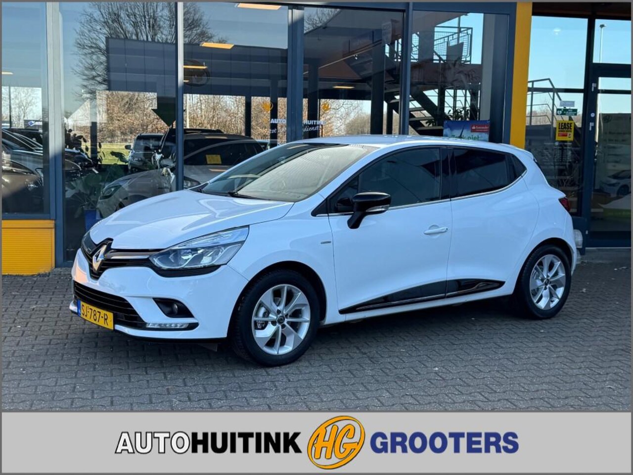 Renault Clio - 0.9 TCe Limited - navi - sensoren - trekhaak - AutoWereld.nl