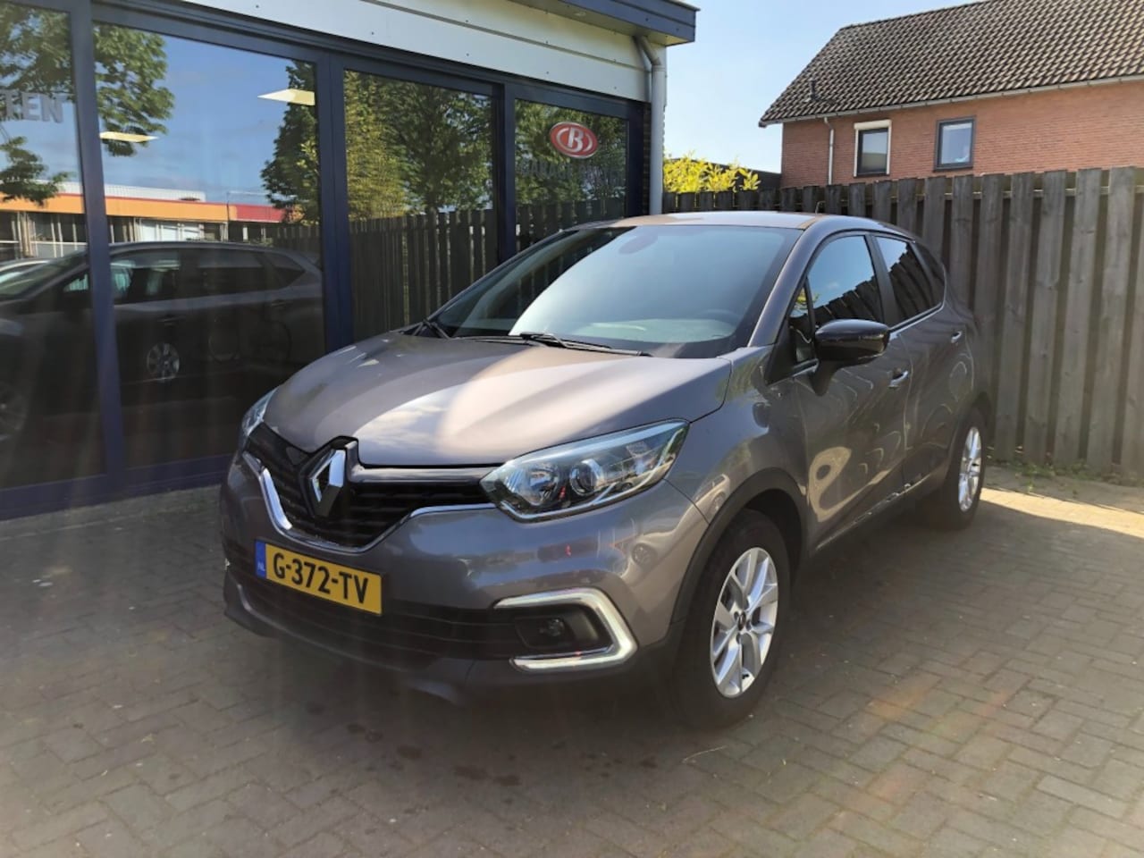 Renault Captur - 0.9 TCE LIMITED in perfecte staat en inclusief garantie! - AutoWereld.nl