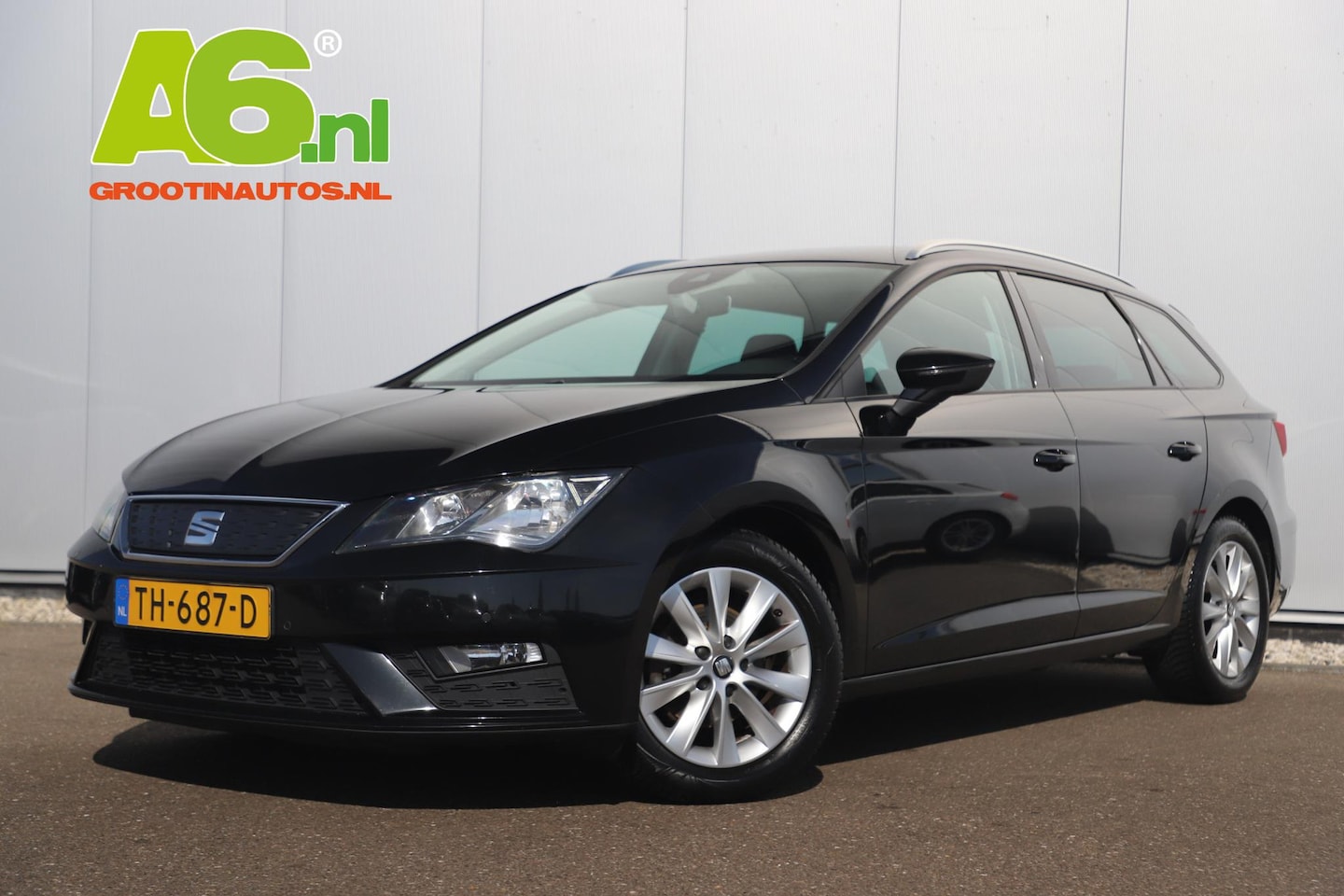 Seat Leon ST - 1.0 EcoTSI Style Business Intense Keyless Navigatie Clima Cruise Carplay Android Parkeerse - AutoWereld.nl