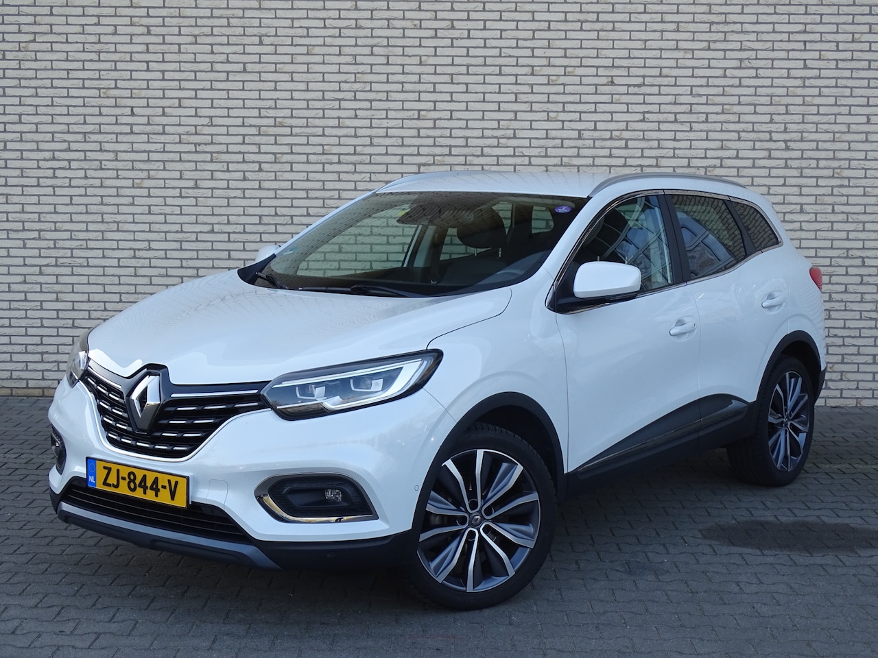 Renault Kadjar - 1.3 TCe 140 pk Zen Automaat | leder | blis | trekhaak | stoelverw. | navigatie | camera | - AutoWereld.nl