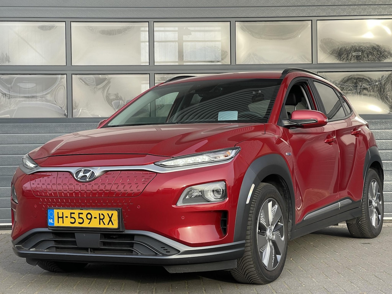 Hyundai Kona Electric - EV PREMIUM 64 KWH I 3 FASE I APPLE/ANDROID I ACHTERUITRIJCAMERA I ADAPTIVE CRUISE CONTROL - AutoWereld.nl