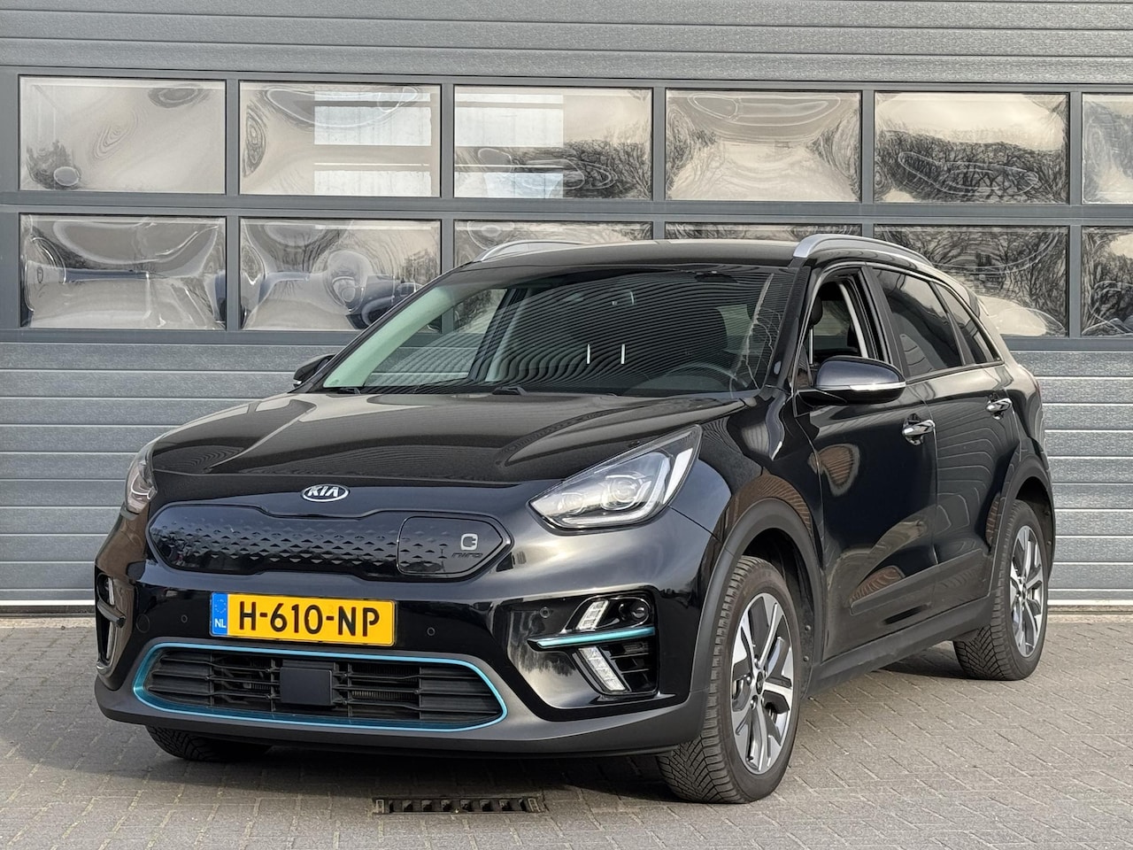 Kia e-Niro - EXECUTIVELINE 64 KWH I AUTOMAAT I APPLE/ANDROID I ACHTERUITRIJCAMERA I CLIMATE CONTROL - AutoWereld.nl