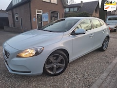 Volvo V40 - 1.6 T3 Momentum nwe distr. R-design wielen trekhaak dealer ohdn etc