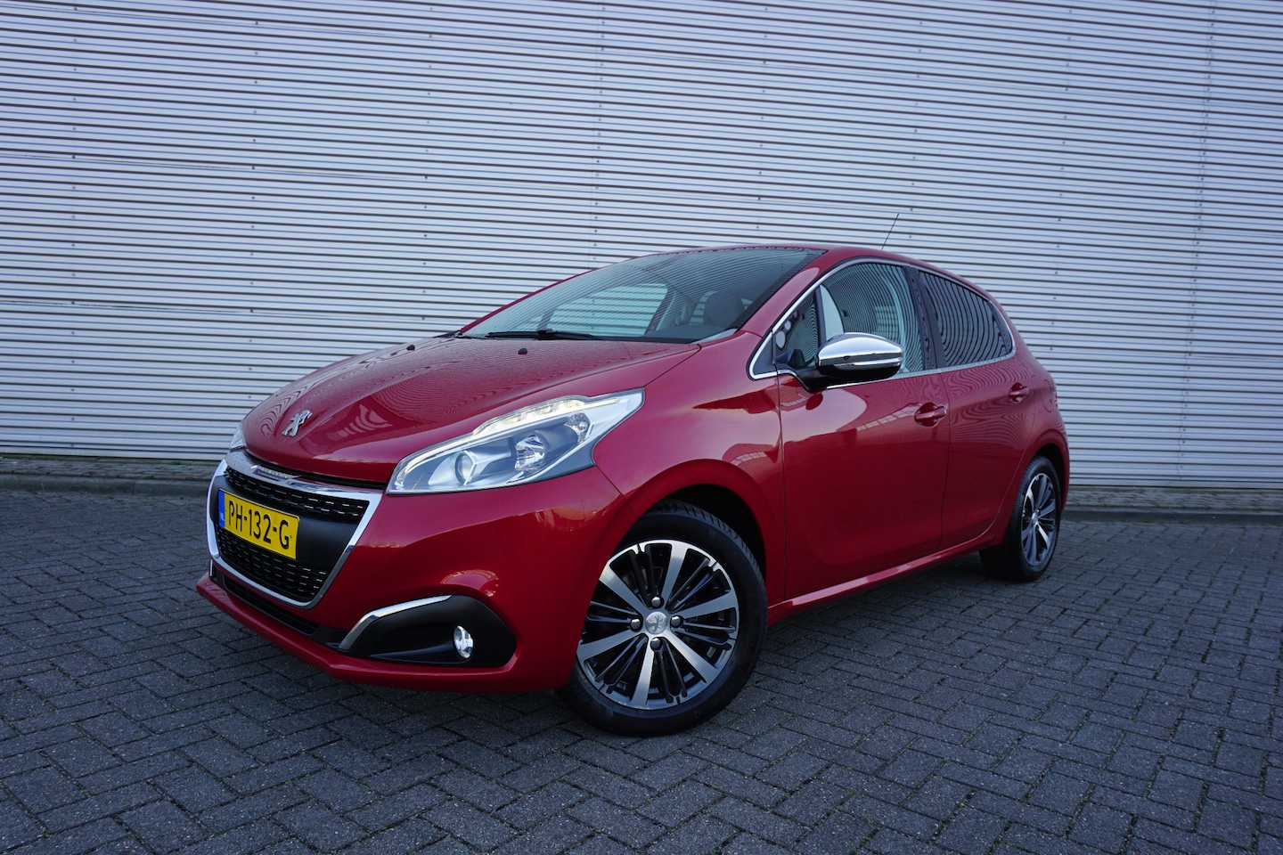 Peugeot 208 - 1.2 PureTech Allure Climate / Cruise / Navi / Lm velgen / NAP - AutoWereld.nl