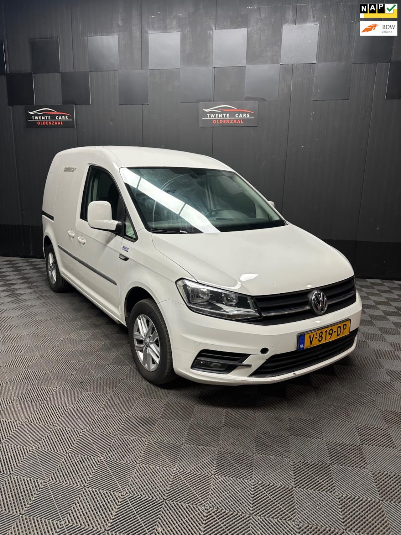 Volkswagen Caddy - 2.0 TDI L1H1 BMT Highline | Navi | Airco | Nieuwe APK | - AutoWereld.nl