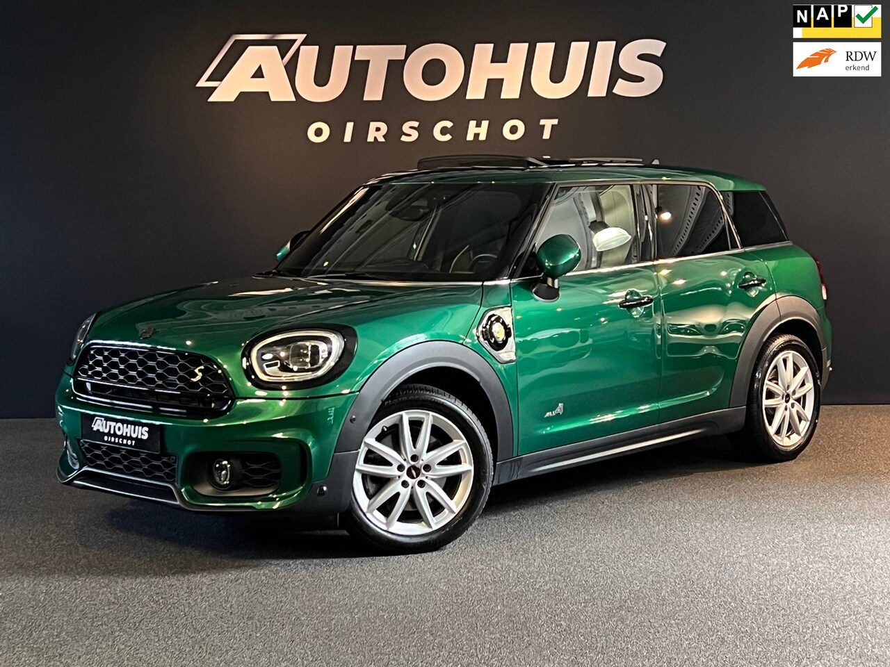 MINI Countryman - Mini 2.0 Cooper S E ALL4 John Cooper Works Pano/ Stoelverwarming/ British Green/ Camera/ K - AutoWereld.nl