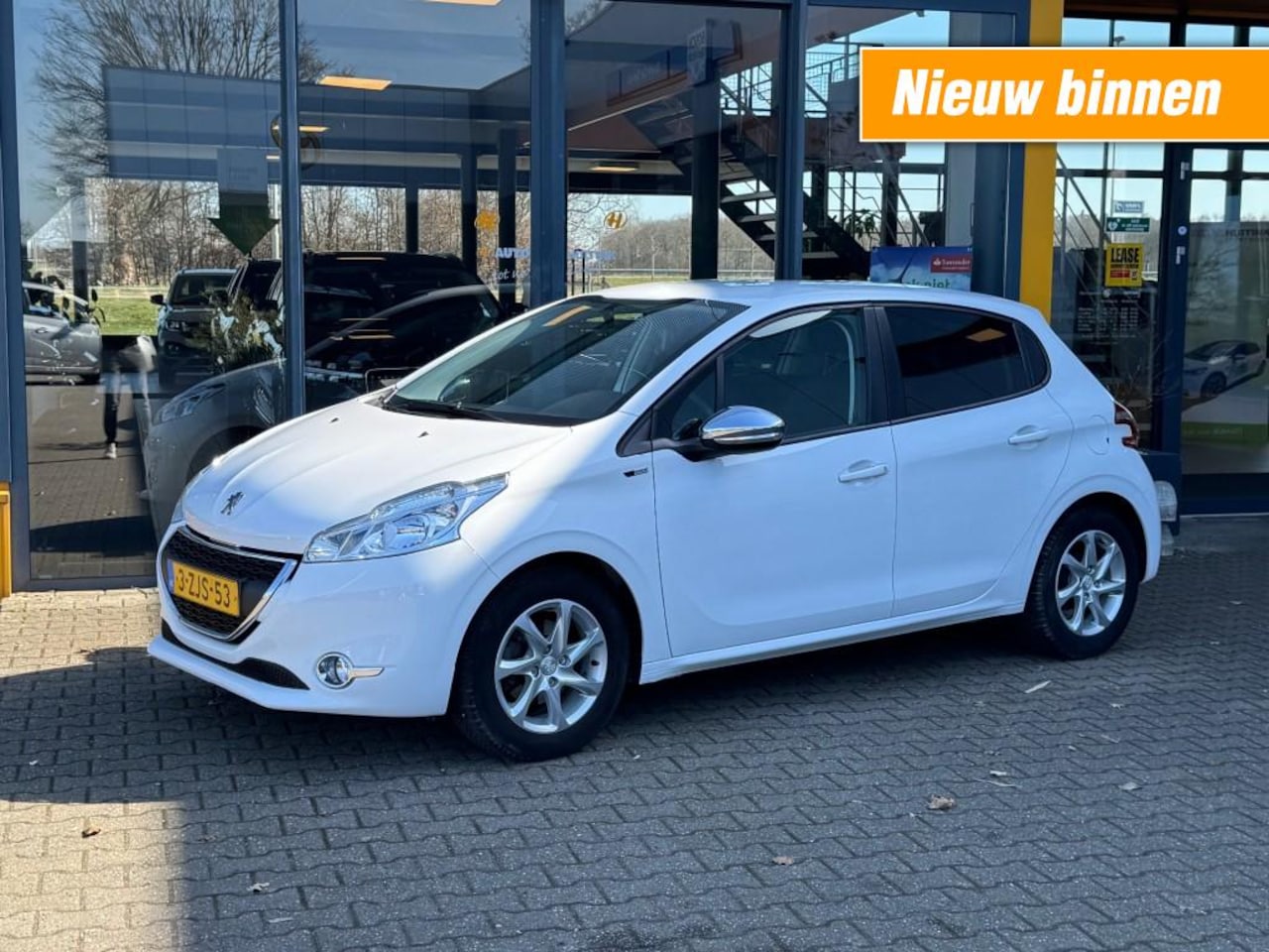 Peugeot 208 - 1.2 PureTech Style - navi - cruise control - AutoWereld.nl