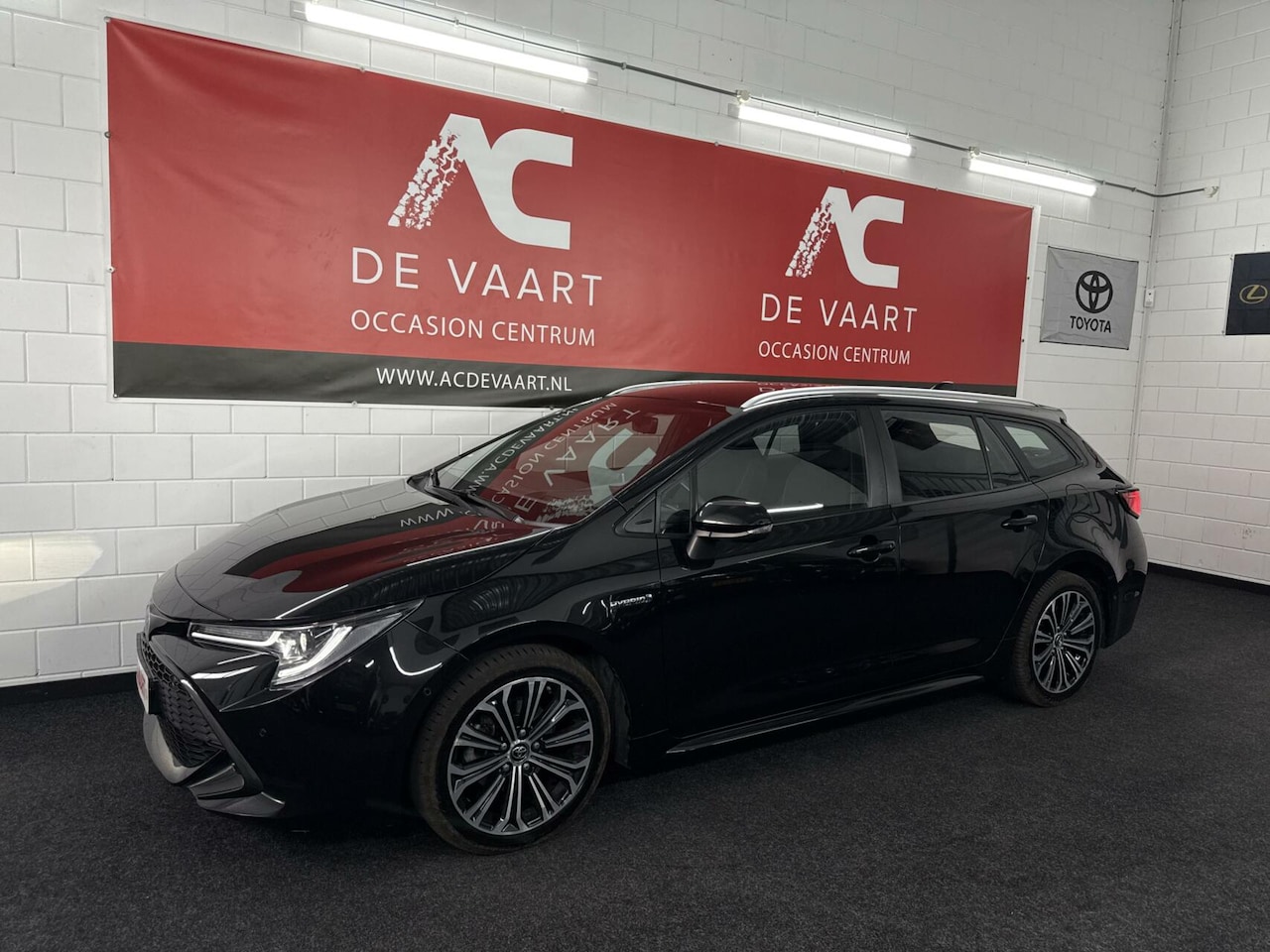 Toyota Corolla Touring Sports - 1.8 Hybrid - NAVI/LED/CAM/NAP - AutoWereld.nl