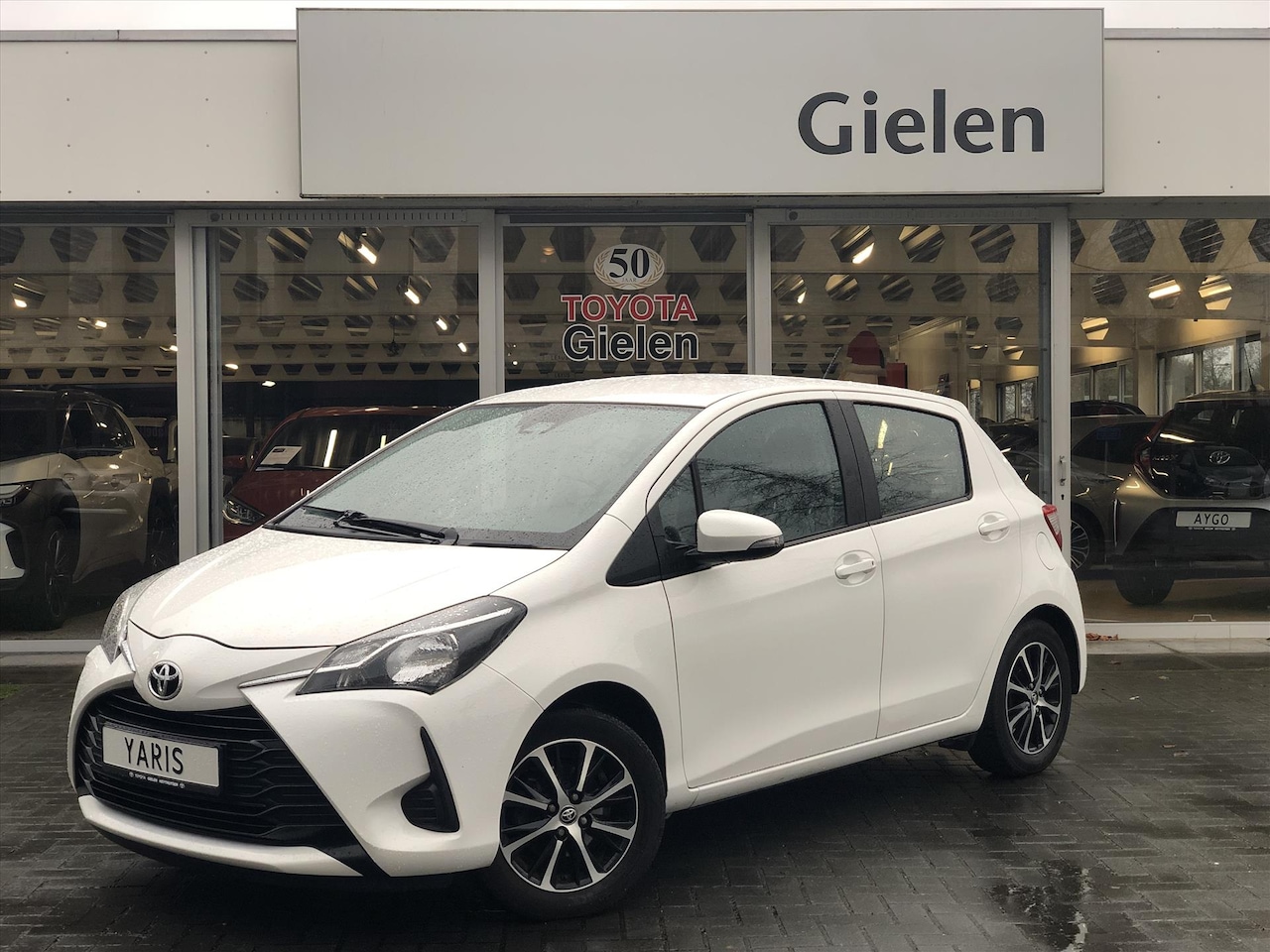 Toyota Yaris - 1.0 VVT-i Connect | Eerste eigenaar, Trekhaak, Apple CarPlay/Android Auto, Camera, Lichtme - AutoWereld.nl